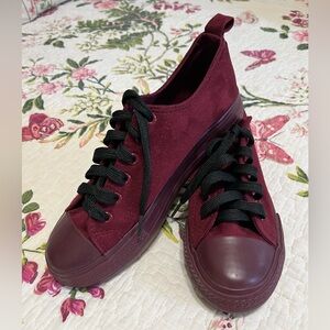 Hype Burgundy Suede Lace-Up Sneakers Women’s Size 8 Shoes Black Laces